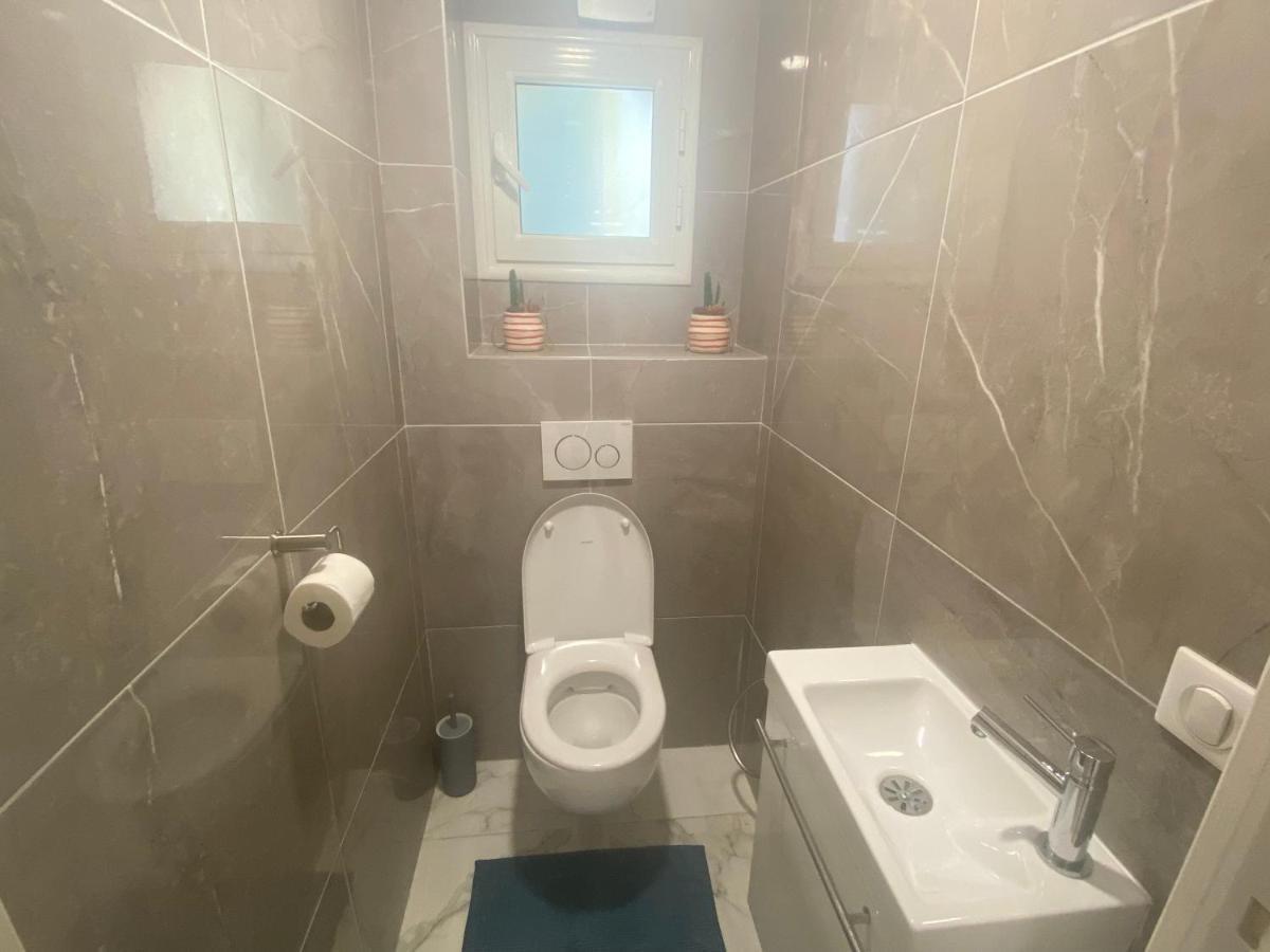 빌뇌브루베 3 Pieces Climatise En Rez De Jardin Avec Piscine 아파트 외부 사진